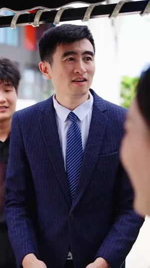 退休后霸道总裁爱上我(72集) 退休后霸道总裁爱上我(72集)好看上头短剧