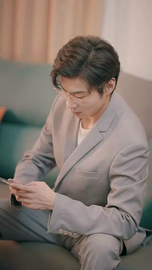 丑女逆袭(33集) 丑女逆袭(33集)好看的短剧电影