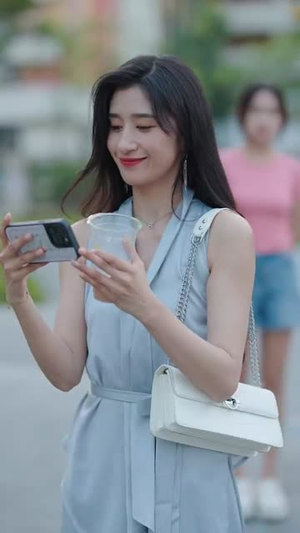 穿成四个反派崽子的恶毒亲妈(100集) 穿成四个反派崽子的恶毒亲妈(100集)剧情简介