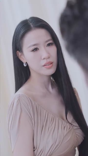 拥她入怀(64集) 拥她入怀(64集)热播短剧重燃