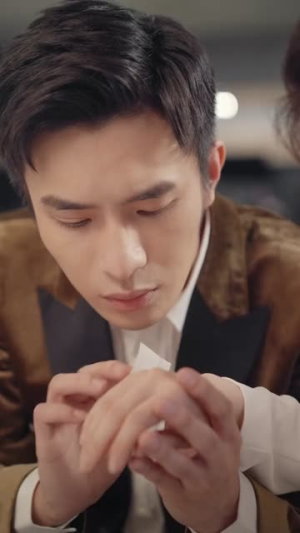 伍折天重生之女帝当总裁(9集) 伍折天重生之女帝当总裁(9集)精彩短剧热播