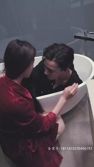 穿进末世后,我与仇人同居了(71集) 穿进末世后,我与仇人同居了(71集)真的太好看了