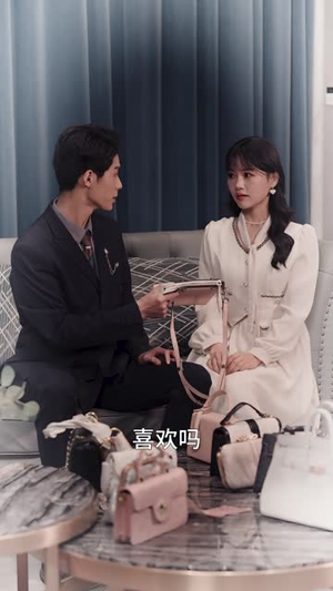 穿成了团宠文里的假千金（50集）全剧免费观看