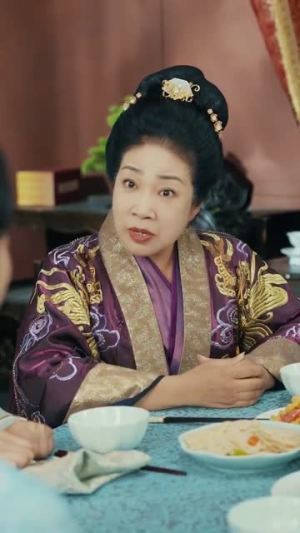 露华浓(100集) 露华浓(100集)上热门短剧