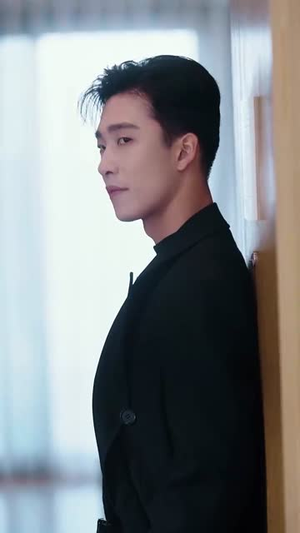 在万米高空放弃爱过的他(82集) 在万米高空放弃爱过的他(82集)最火的短剧