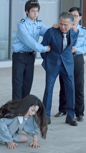 教室里的第三只手(30集) 教室里的第三只手(30集)第一集