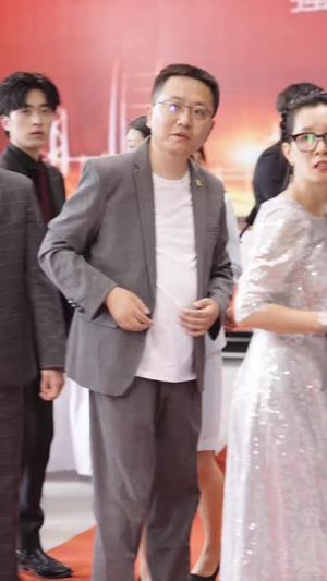 重活一世我不当怂货(55集) 重活一世我不当怂货(55集)穿越短剧推荐