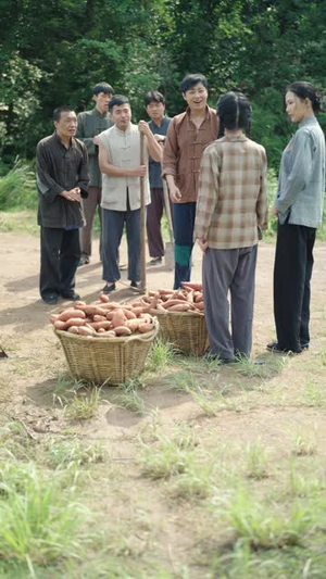 饥荒年我带全家吃肉(50集) 饥荒年我带全家吃肉(50集)一个短剧看全集