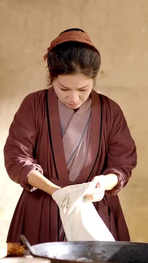 穿越农女我有一个聚宝盆(90集) 穿越农女我有一个聚宝盆(90集)最近很火的短剧