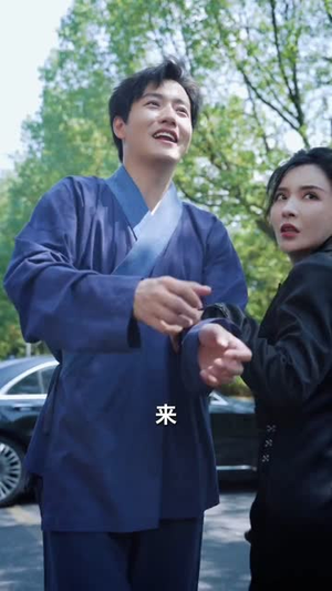 下山即巅峰:七个师姐超护短(80集)  下山即巅峰:七个师姐超护短(80集) 经典老剧免费看