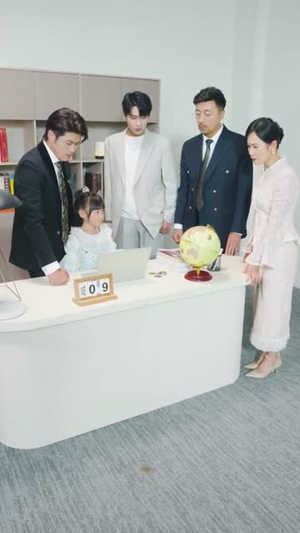 萌宝来袭,爹地让我当团宠(80集) 萌宝来袭,爹地让我当团宠(80集)短剧片段推荐